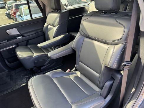 Used 2025 Ford Expedition Active image 44