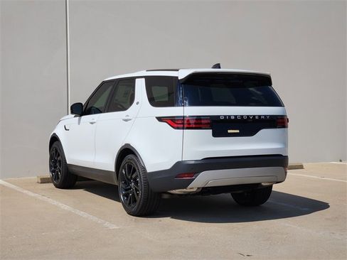 New 2025 Land Rover Discovery S image 3