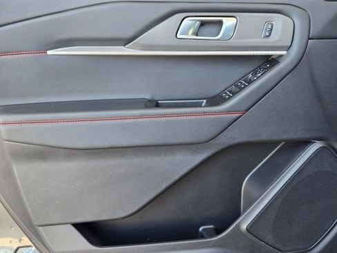 Used 2025 Ford Explorer ST-Line w/ ST-Line Street Pack image 11