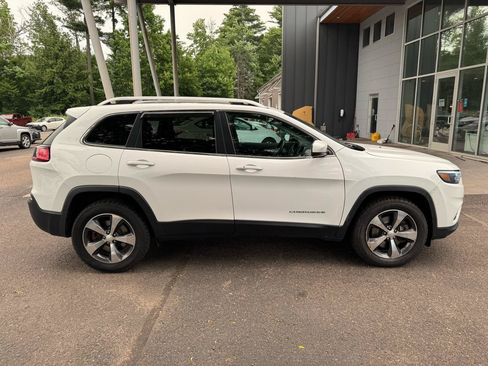 Used 2019 Jeep Cherokee Limited AWD/4WD image 6