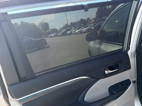 Used 2018 Toyota Highlander Limited AWD/4WD image 12