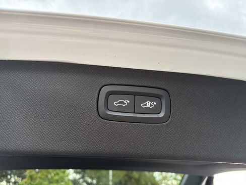 Used 2025 Volvo XC90 B6 Ultra w/ Protection Package Premier AWD/4WD image 29