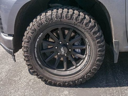 Used 2021 Chevrolet Silverado 1500 Custom w/ LPO, Dark Essentials Package RWD image 5