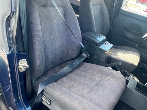 Used 2003 Jeep Wrangler X image 12