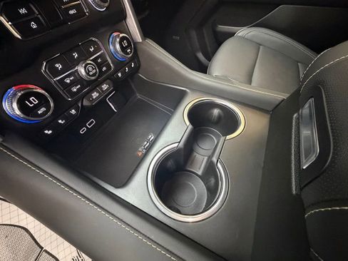 Used 2023 GMC Yukon SLT AWD/4WD image 19
