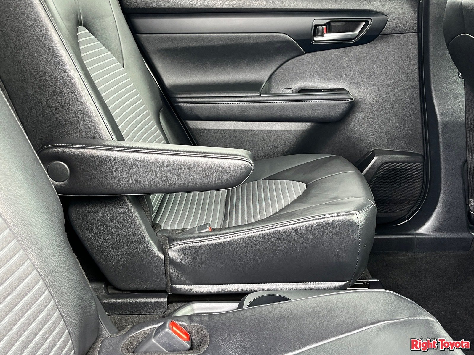 Used 2024 Toyota Highlander XSE AWD/4WD image 14