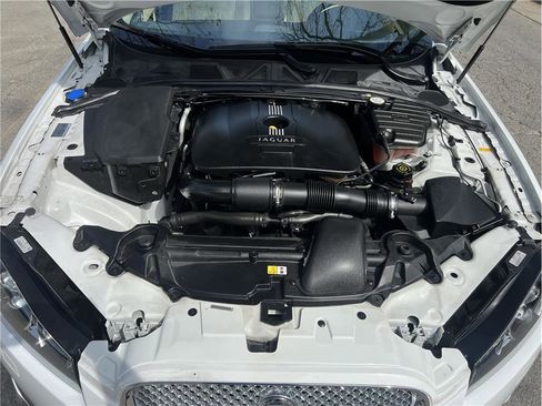 Used 2013 Jaguar XF Luxury image 19