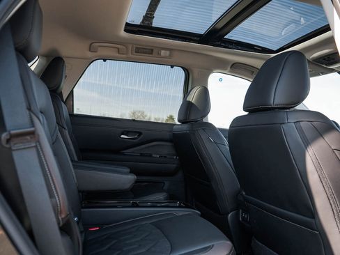 New 2026 Nissan Pathfinder Platinum AWD/4WD image 13