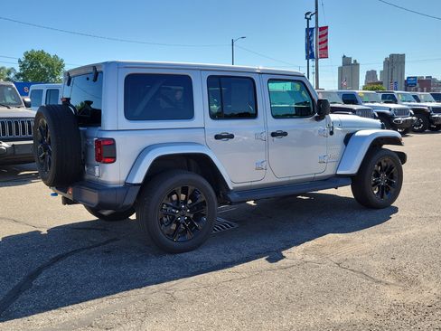Used 2023 Jeep Wrangler Unlimited Sahara w/ Cold Weather Group AWD/4WD image 4