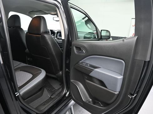 Used 2022 Chevrolet Colorado Z71 w/ Z71 Midnight Edition image 11