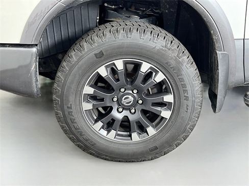 Used 2019 Nissan Titan PRO-4X w/ Pro-4x Convenience Package image 10