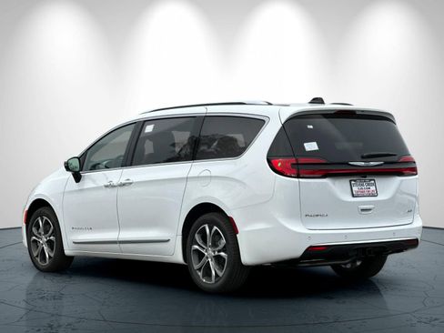 New 2026 Chrysler Pacifica Pinnacle AWD/4WD image 6