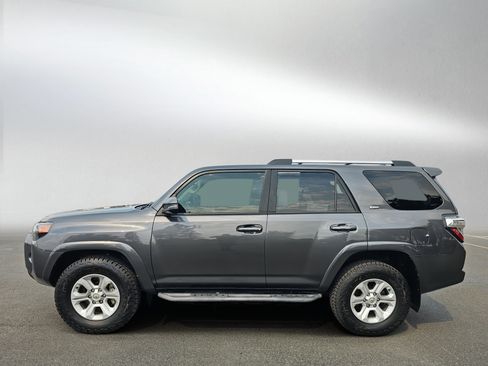 Used 2022 Toyota 4Runner SR5 Premium w/ Moonroof Package AWD/4WD image 2