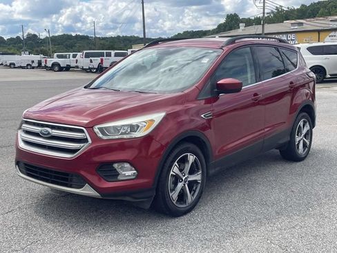 Used 2017 Ford Escape SE w/ Equipment Group 201A FWD image 9