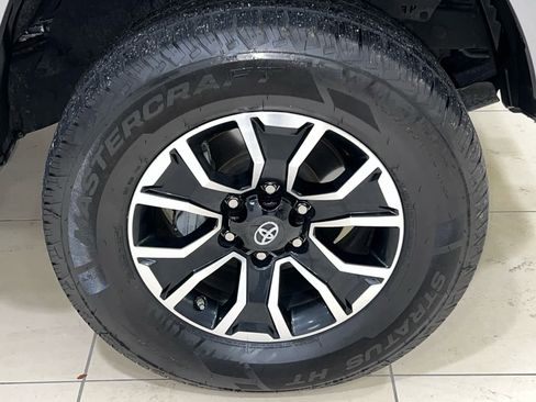 Used 2020 Toyota Tacoma TRD Sport image 5