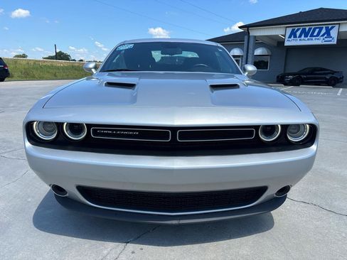 Used 2021 Dodge Challenger SXT AWD/4WD image 10