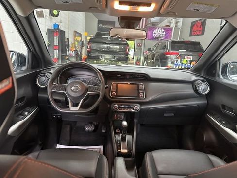 Used 2020 Nissan Kicks SR w/ SR Premium Package FWD image 16
