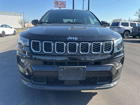 Used 2024 Jeep Compass Latitude image 16