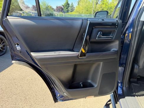 Used 2019 Toyota 4Runner TRD Off-Road Premium AWD/4WD image 29