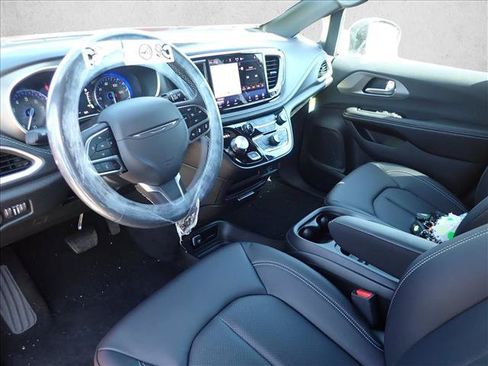 New 2027 Chrysler Pacifica Select AWD/4WD image 11