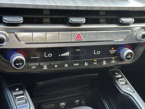 Used 2024 Kia Telluride EX w/ EX Captain's Chair Package FWD image 21