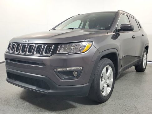 Used 2021 Jeep Compass Latitude image 3