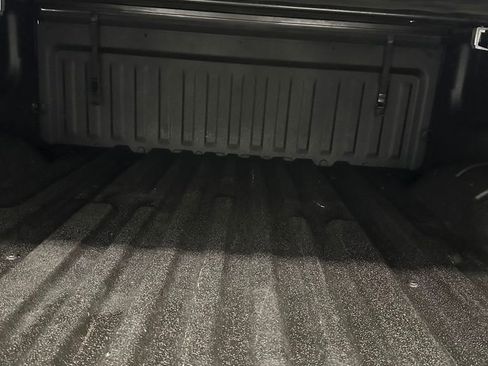 Used 2019 Nissan Titan SV w/ SV Convenience Package image 27