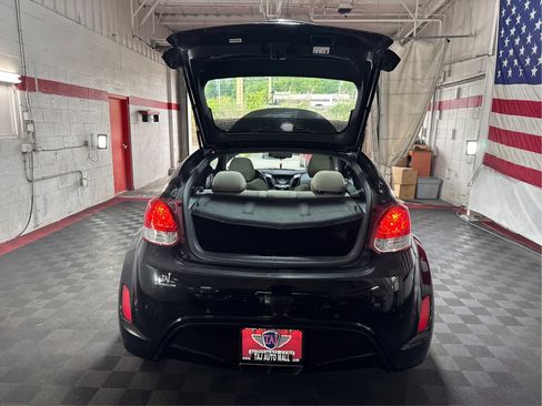 Used 2014 Hyundai Veloster w/ Technology Package 03 FWD image 12