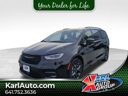 New 2026 Chrysler Pacifica Select