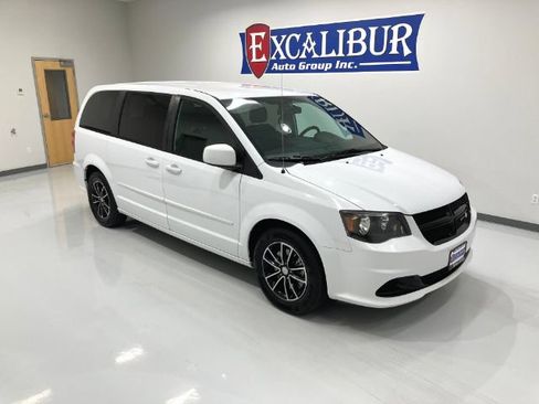 Used 2016 Dodge Grand Caravan SE FWD image 7