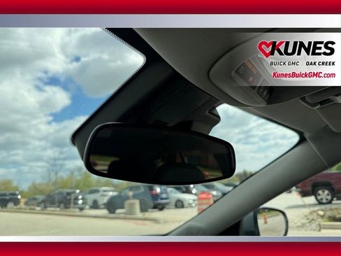 Used 2025 Chevrolet Trax LT FWD image 12