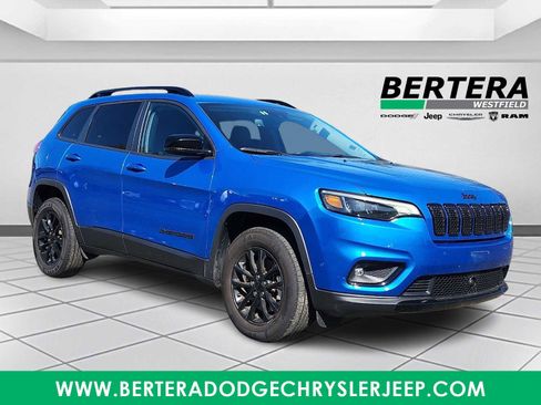 Certified 2023 Jeep Cherokee Altitude Lux AWD/4WD image 1