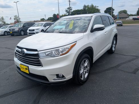 Used 2015 Toyota Highlander Limited w/ Driver Technology Package AWD/4WD image 4