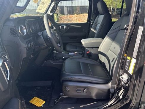 New 2025 Jeep Gladiator Sport w/ Premium Package image 11