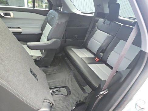 Used 2023 Ford Explorer XLT w/ XLT Sport Appearance Package image 23