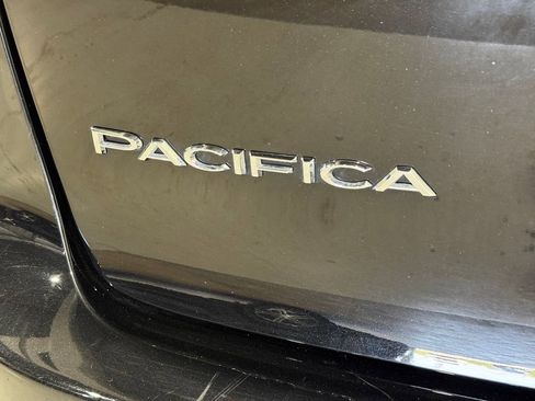 Used 2025 Chrysler Pacifica Select FWD image 33