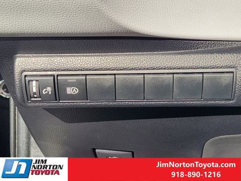 Used 2023 Toyota Corolla SE image 23