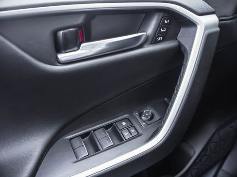Used 2022 Toyota RAV4 XSE AWD/4WD image 12
