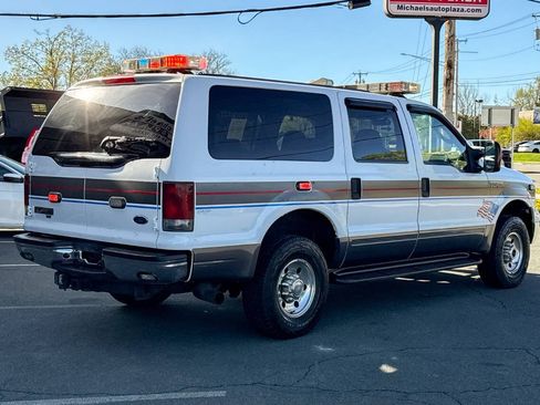 Used 2005 Ford Excursion XLT AWD/4WD image 4