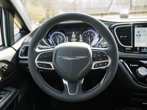 New 2026 Chrysler Pacifica Select FWD image 35
