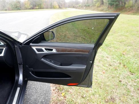 Used 2015 Hyundai Genesis 5.0 image 16