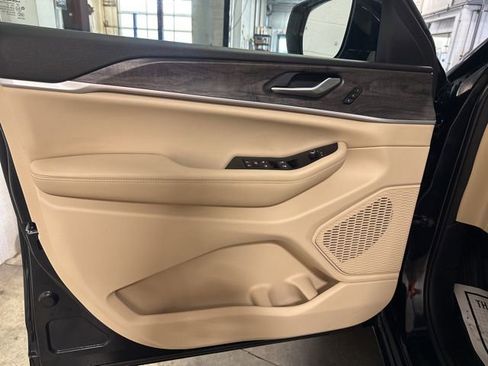 Used 2024 Jeep Grand Cherokee Limited w/ Trailer Tow Package image 9