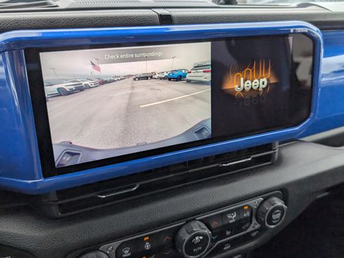 Used 2024 Jeep Gladiator Sport image 19