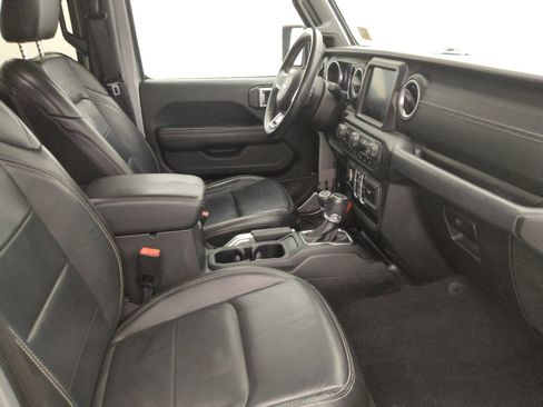 Used 2018 Jeep Wrangler Unlimited Sahara AWD/4WD image 21