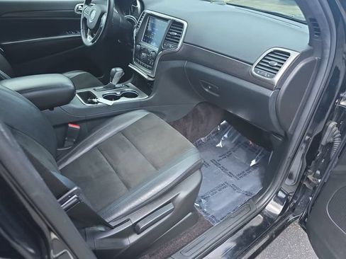 Used 2018 Jeep Grand Cherokee Altitude AWD/4WD image 14