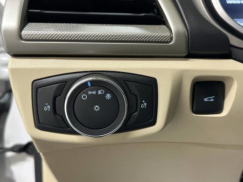 Used 2016 Ford Fusion SE image 17