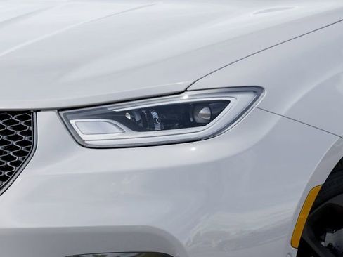 New 2026 Chrysler Pacifica Select image 10
