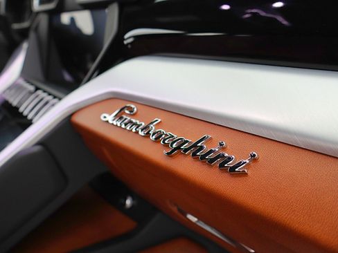 Used 2019 Lamborghini Urus AWD/4WD image 36