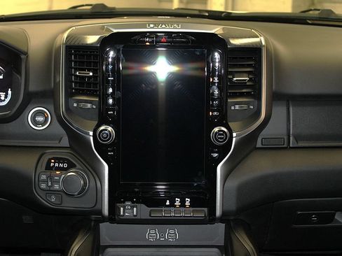 New 2026 RAM 1500 4x4 Crew Cab image 16