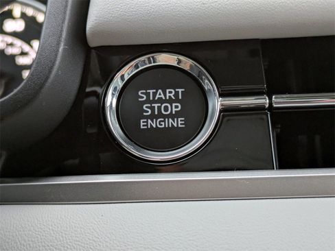 New 2025 Mitsubishi Outlander SE image 27